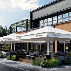 Duże parasole gastronomiczne